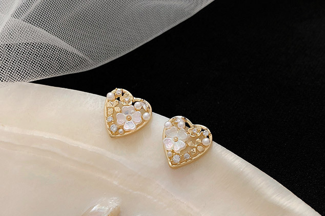 Flower Detailed Earrings