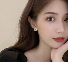 Flower Detailed Earrings