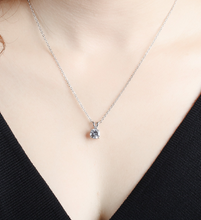 Elegant Four-Claw Pendant Necklace