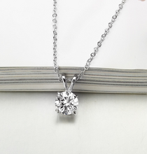 Elegant Four-Claw Pendant Necklace